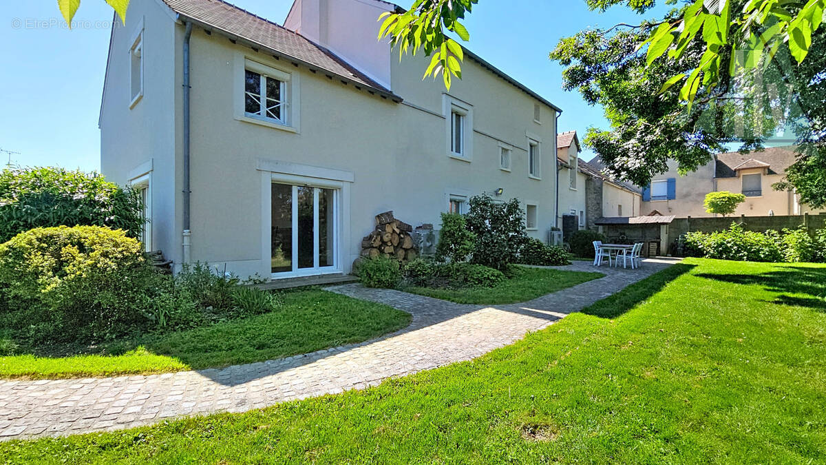 Maison à LIVERDY-EN-BRIE