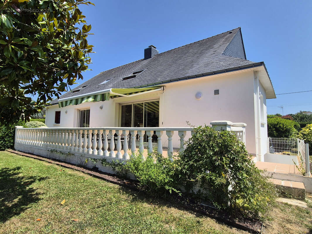 Maison à SURZUR