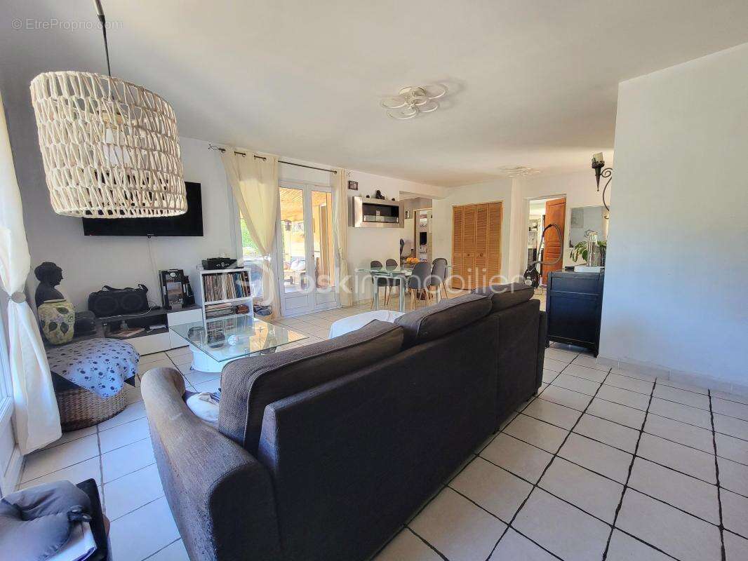 Maison à SOLLIES-TOUCAS