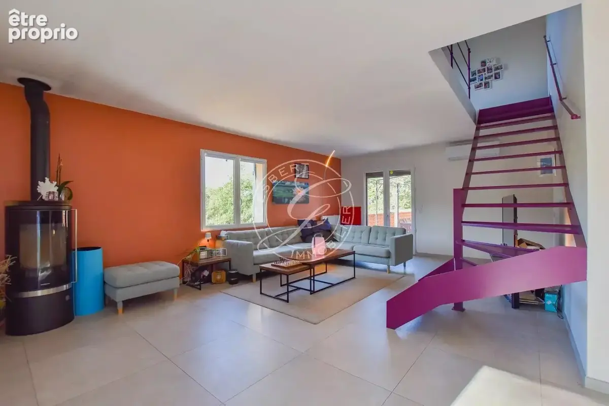 A VENDRE LORGUES - Villa traditionnelle avec piscine et vue dégagée - photo 8