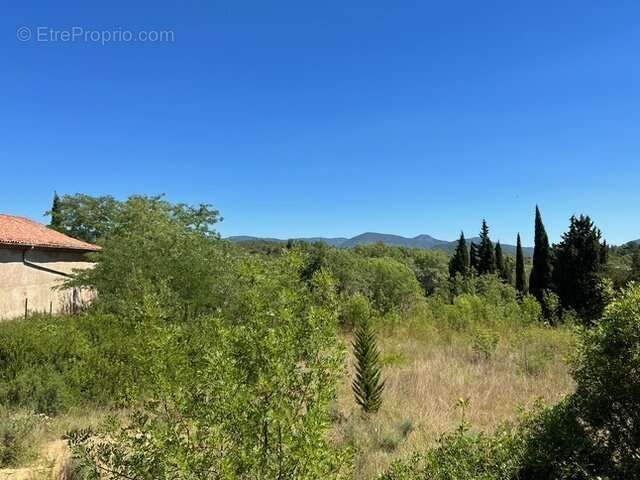 Terrain à PRADES-SUR-VERNAZOBRE