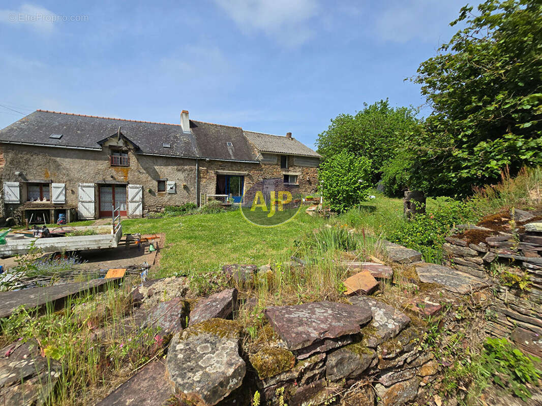 Maison à AVESSAC