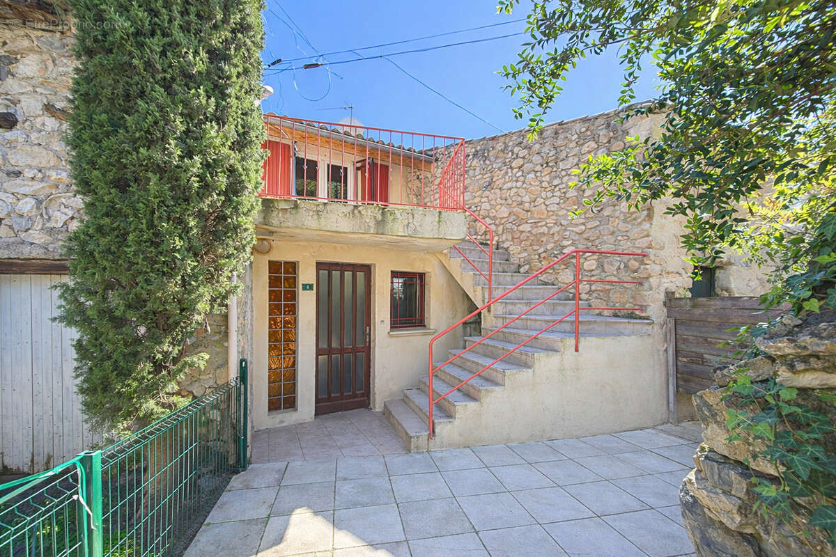 Maison à ROCHEMAURE