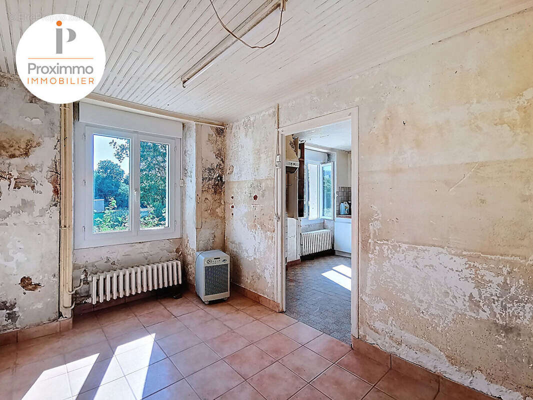 Maison a renover avec beau potentiel - photo 2