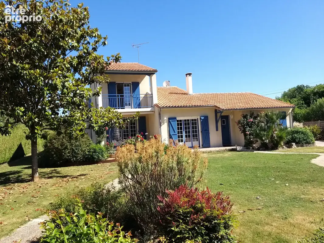 Maison à MAGNE