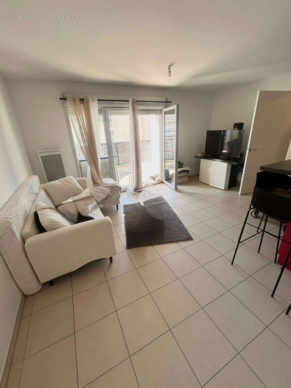 Appartement à SAINT-LAURENT-DU-VAR