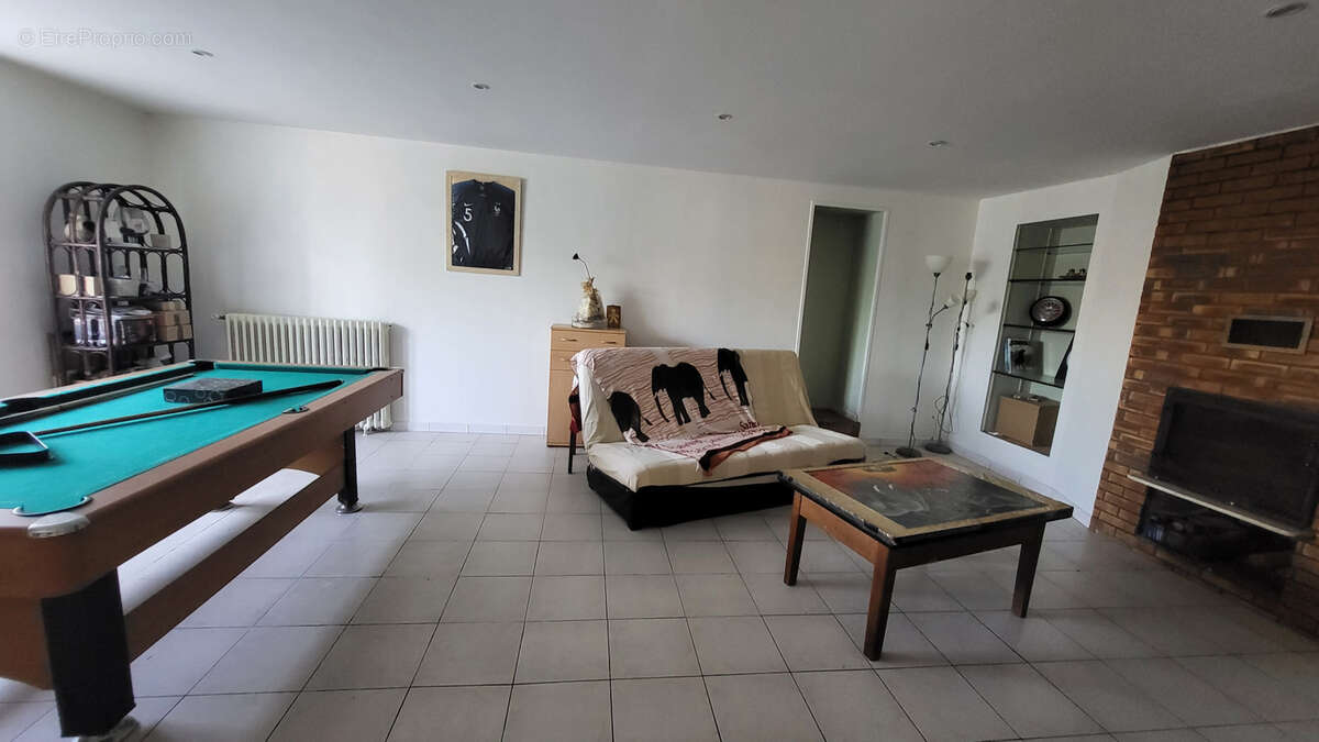 Maison à SAINT-JULIEN-DE-VOUVANTES