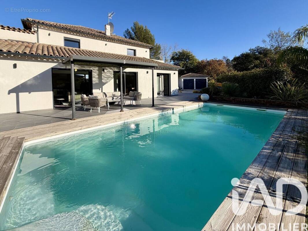 Photo 1 - Maison à ROQUEBRUNE-SUR-ARGENS