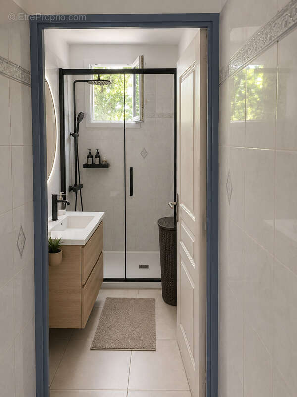 Appartement à LE REVEST-LES-EAUX