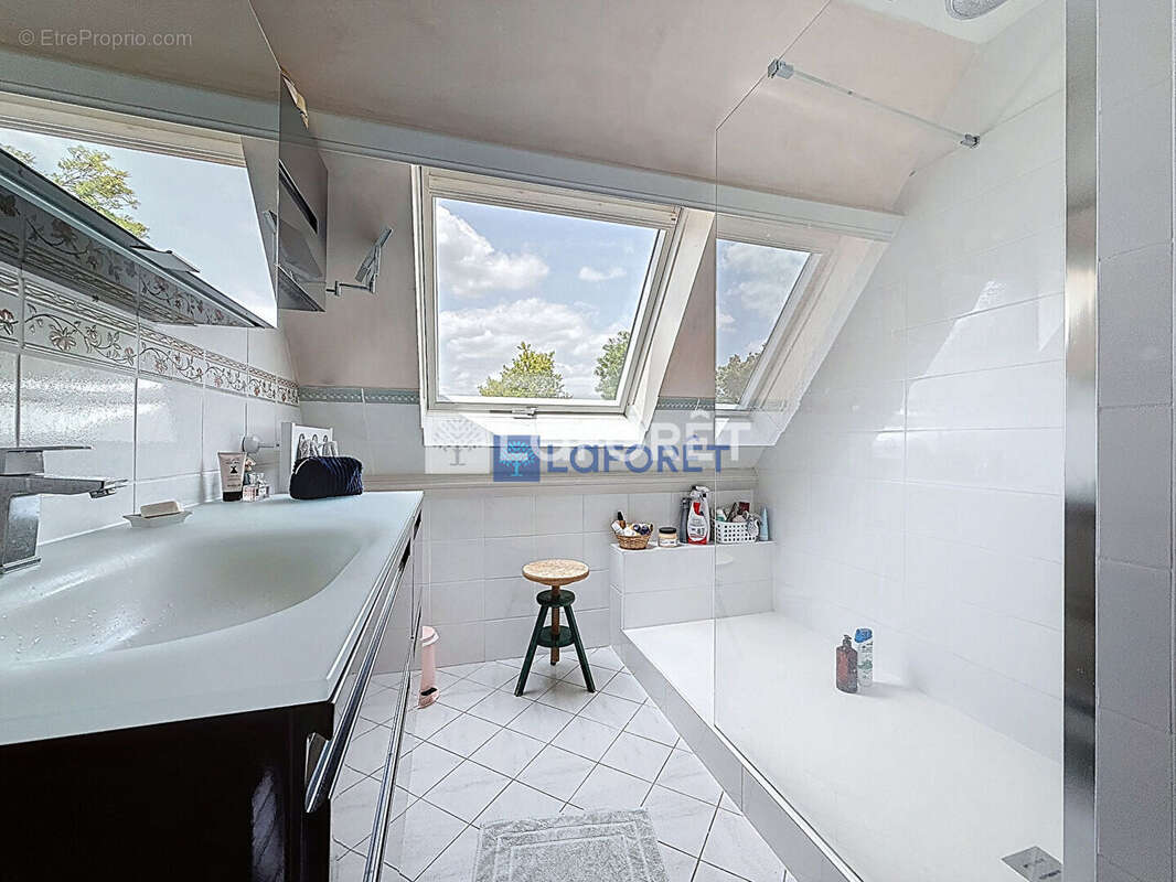 Maison à CONDE-SAINTE-LIBIAIRE