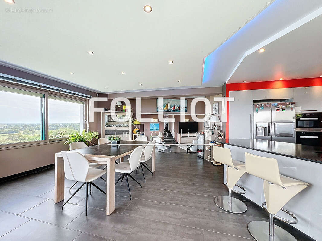 Maison à DONVILLE-LES-BAINS