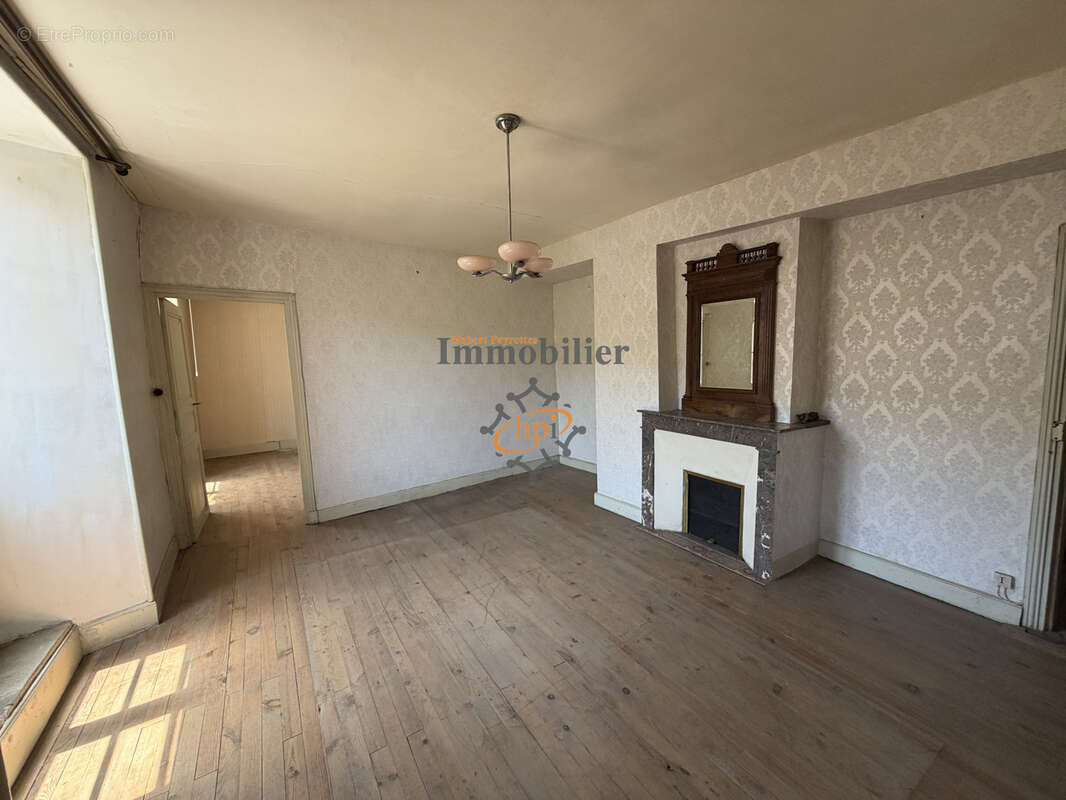 Vente maison de village avec garage et parcelle de bois de 4 0000 m2 à Coupiac - photo 3