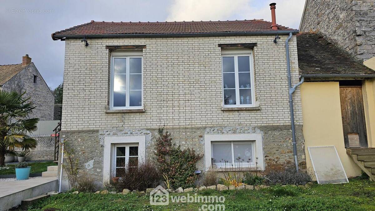 Venez découvrir cette belle maison rénovée de 70 m². - Maison à SOISY-SUR-ECOLE