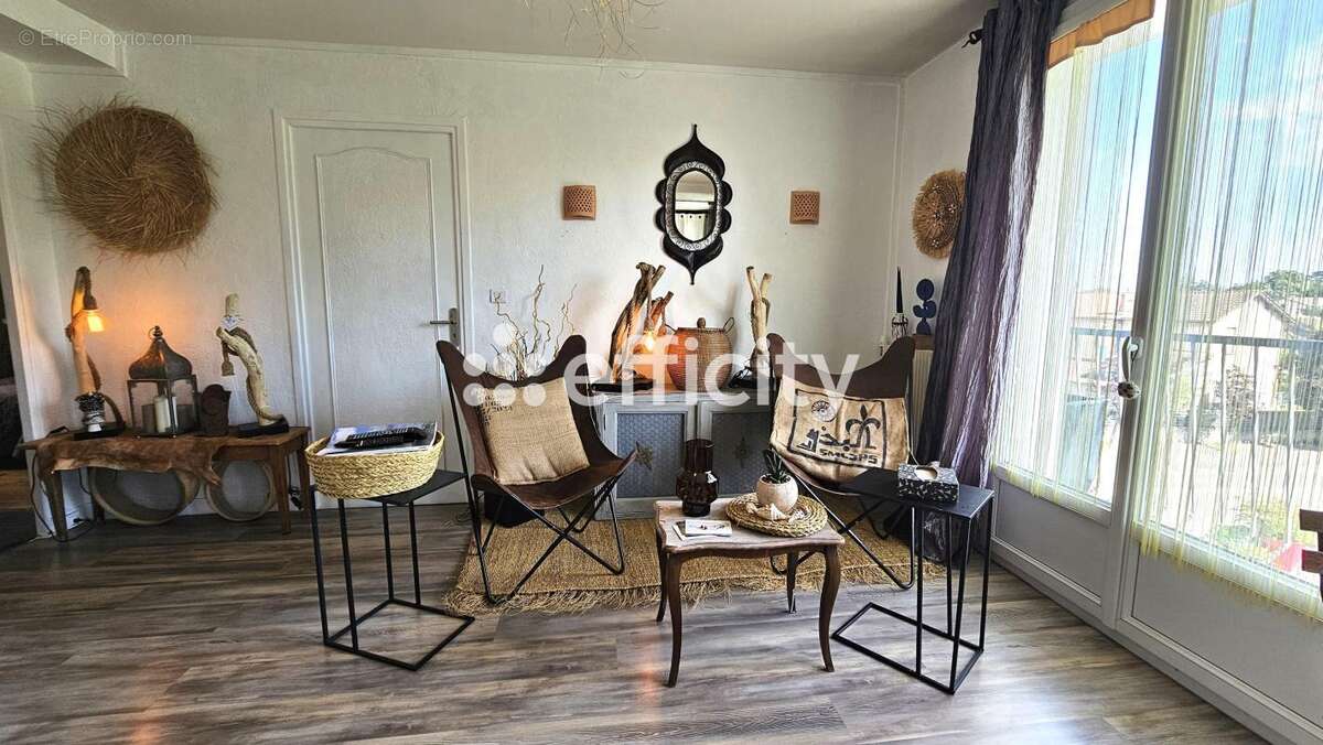 Appartement à LIMAS