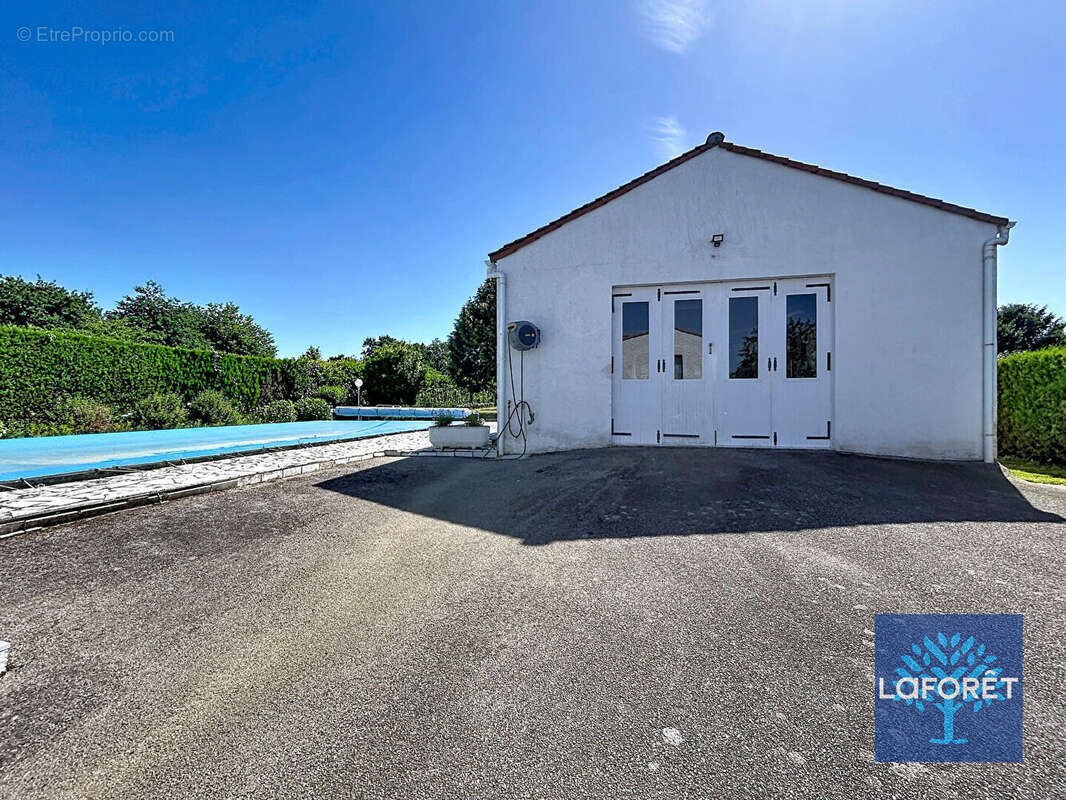 Maison avec piscine et atelier Nesmy 6 pièce(s) - photo 4