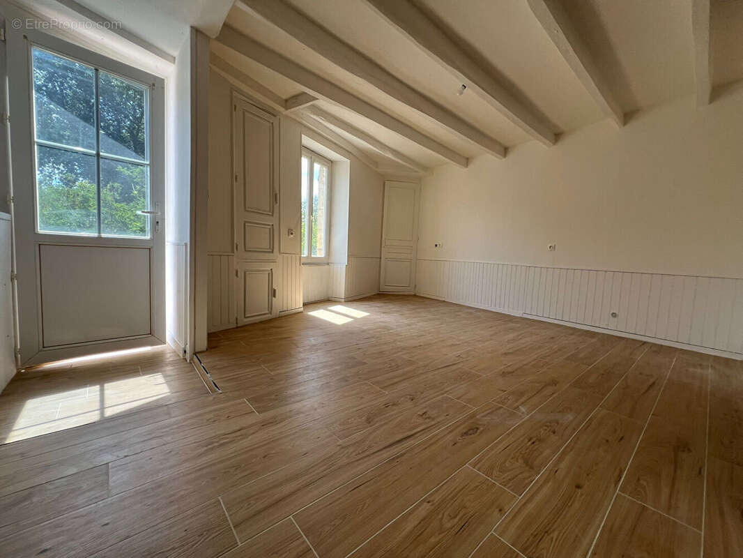 Maison 61 m² à Gencay  - photo 6