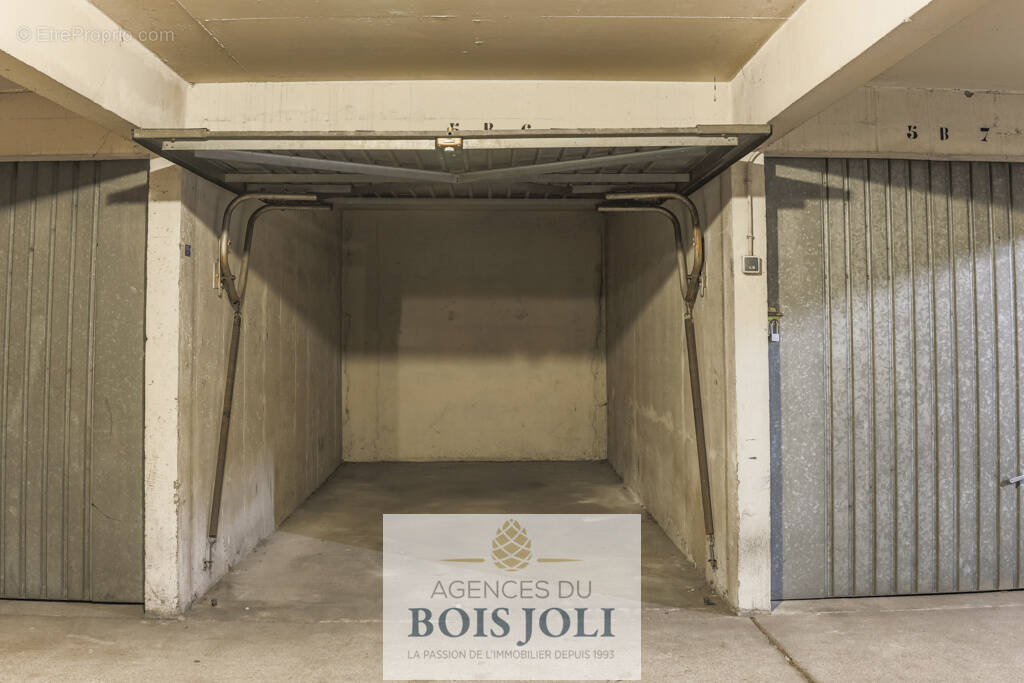 Parking à COURBEVOIE