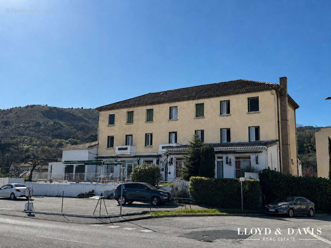 Appartement 800 m² à Valence  - photo 2