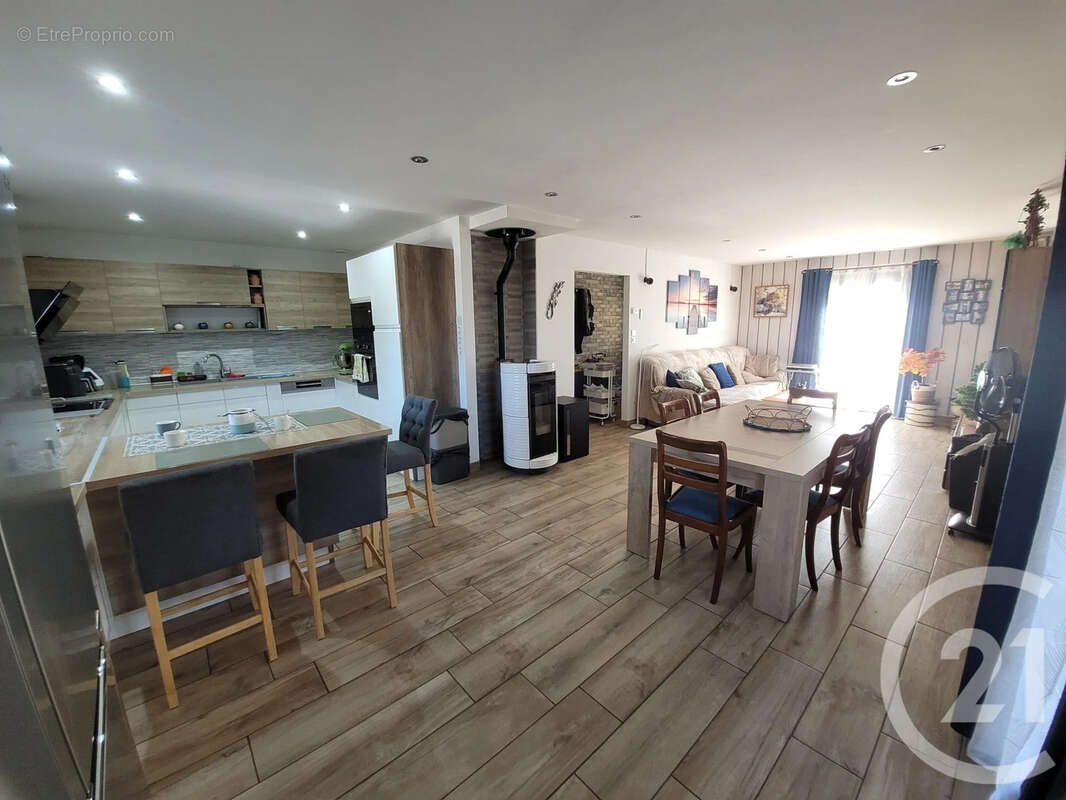 Maison 125 m² à Montpont-En-Bresse  - photo 3