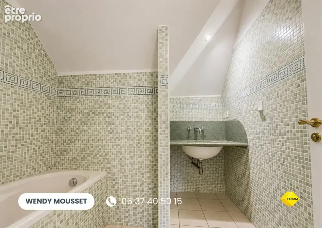 Maison de standing de 285 m² avec sous-sol - Aux portes de Vannes - photo 15