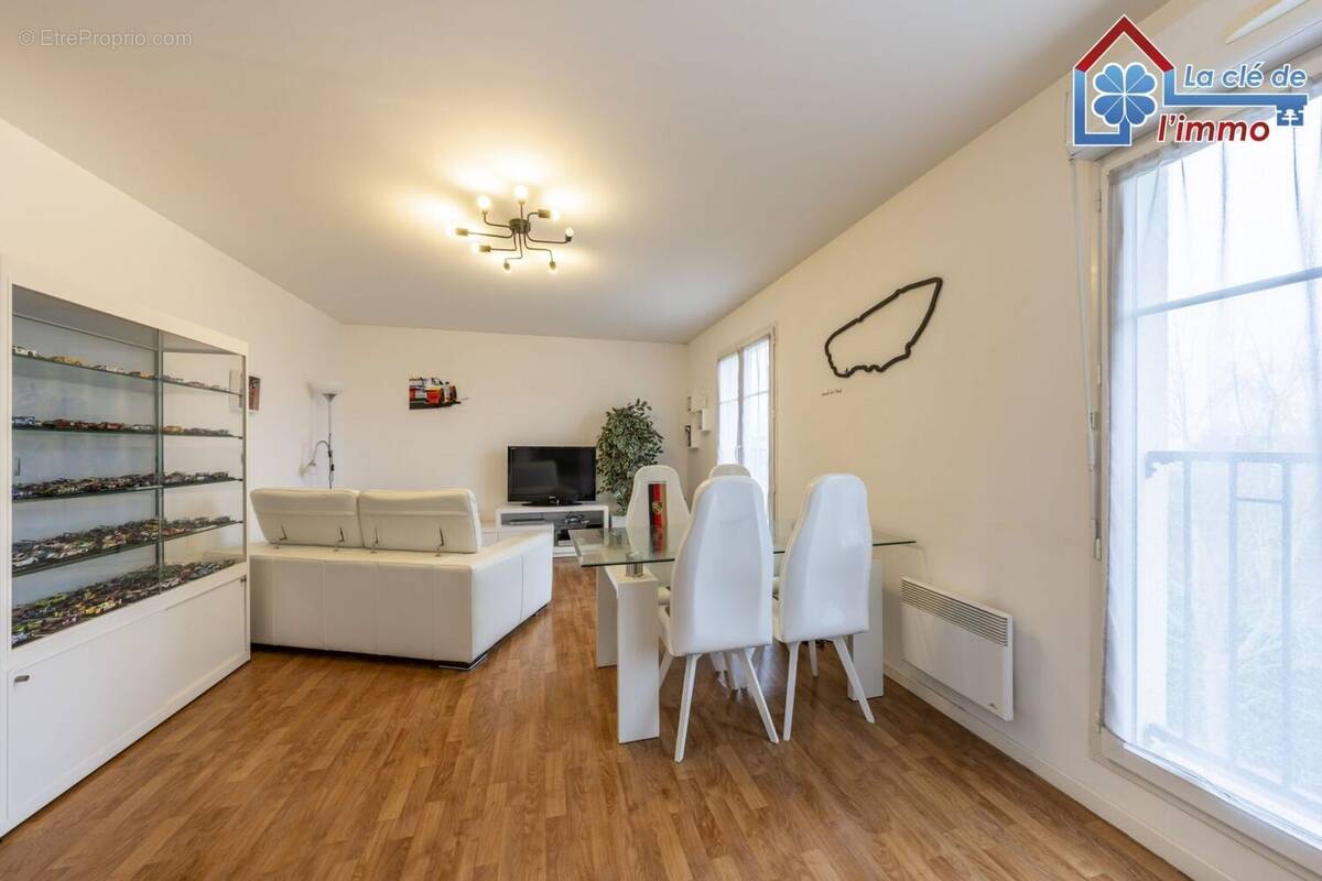 Appartement à MOISSY-CRAMAYEL