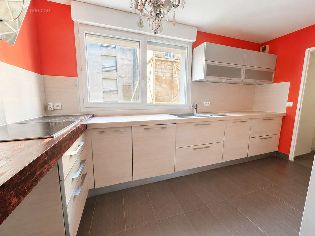 APPARTEMENT T3 - 72.49m2- avec balcon, ascenseur et parking couvert. - photo 3