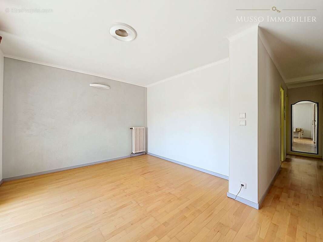 Appartement 54 m² à Marseille-7e  - photo 9