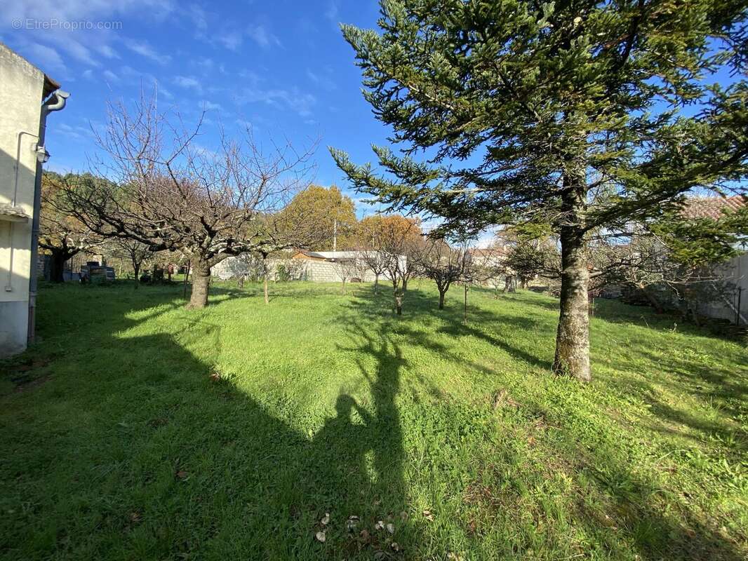 Terrain 724 m² à Saint-Privat  - photo 6