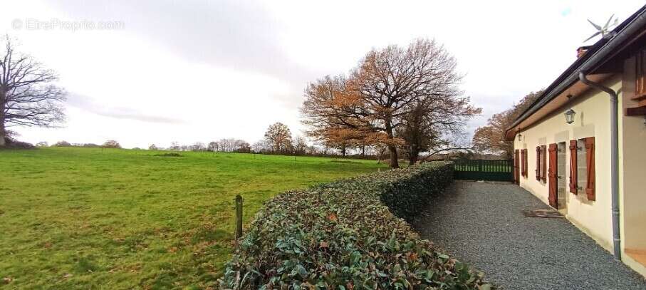 Maison à NOUZERINES