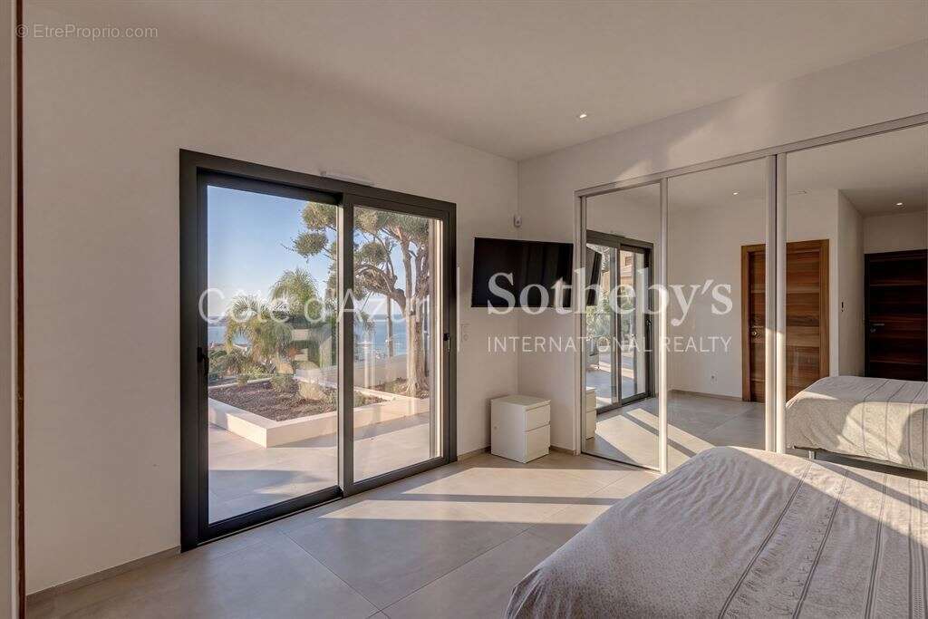 Villa contemporaine rénovée avec vue panoramique mer et Cap d’Antibes - photo 14