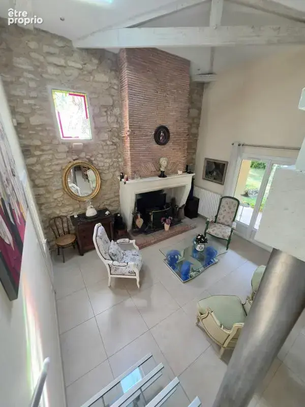 Maison en pierre de caractère à Lamothe-Landerron 214 m², piscine et fort potentiel professionnel - photo 3