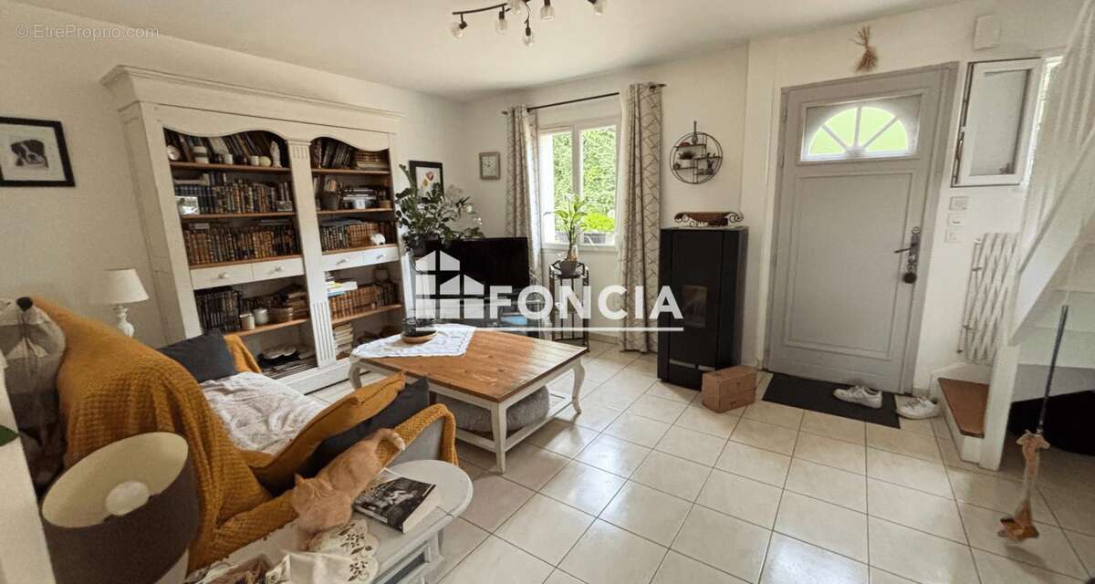 Maison à NAZELLES-NEGRON