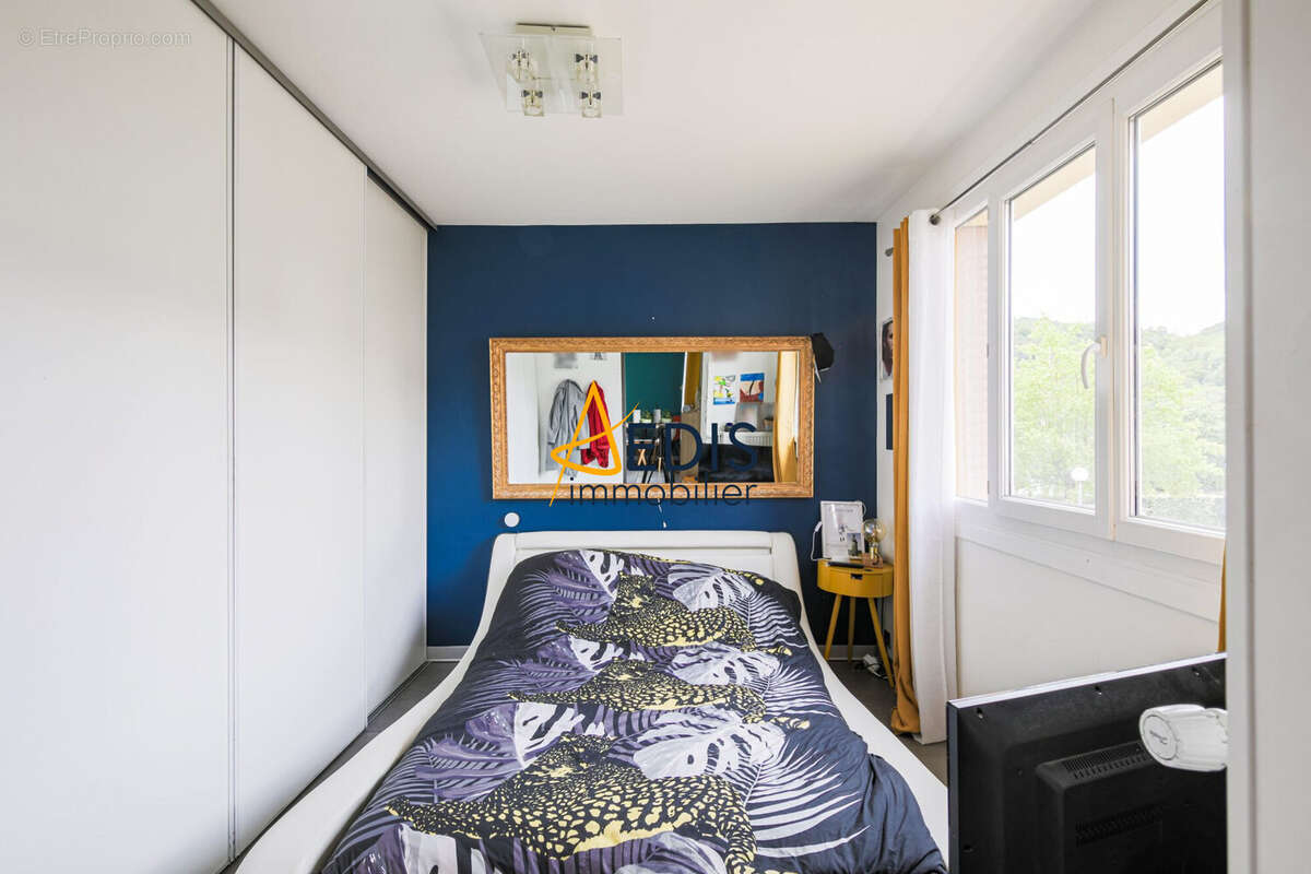 Chambre 2 - Appartement à ECHIROLLES