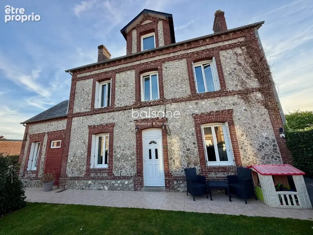 Maison 6 pièces 112 m² à vendre à Saint-Pierre-En-Port (76540) - photo 1