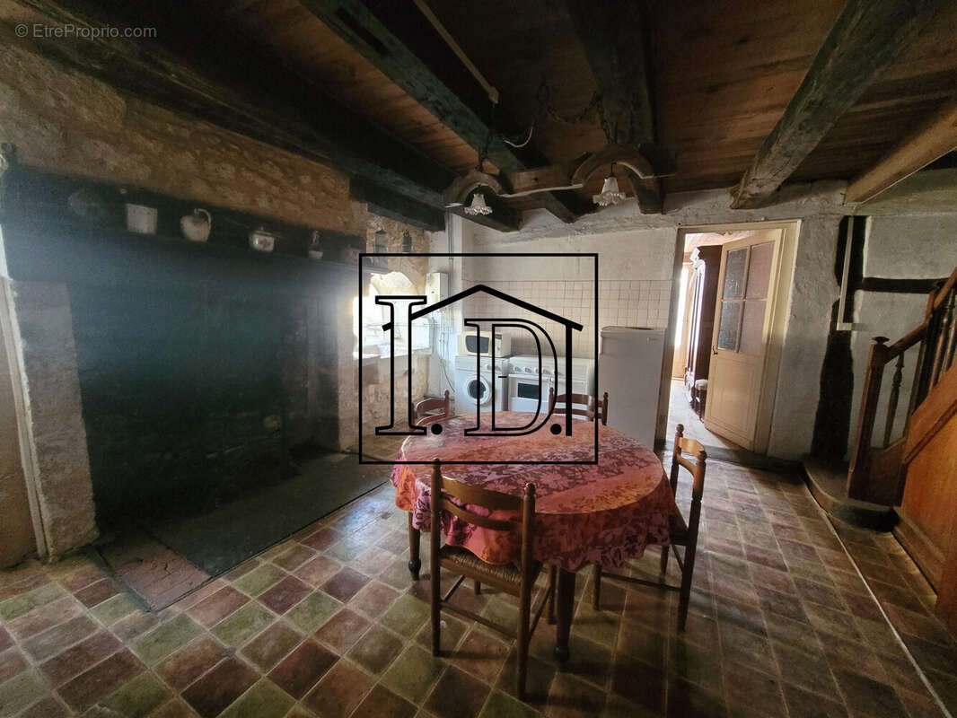 Maison : pièce de vie - Maison à CONNE-DE-LABARDE