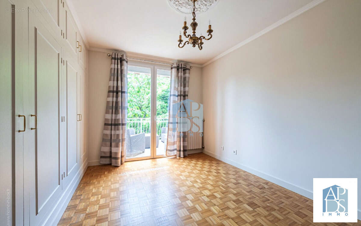 Une des chambres - Maison à NOISY-LE-GRAND