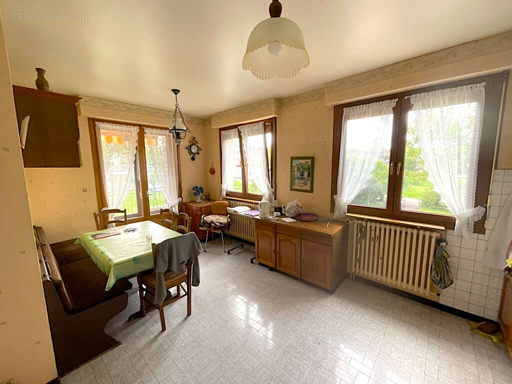 Pavillon sur sous-sol Vauvillers 5 pièces 131m2 terrain 1760m2 - photo 3