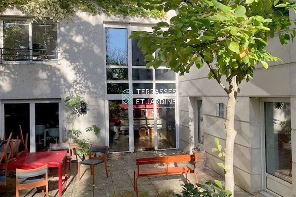 Appartement à PARIS-14E