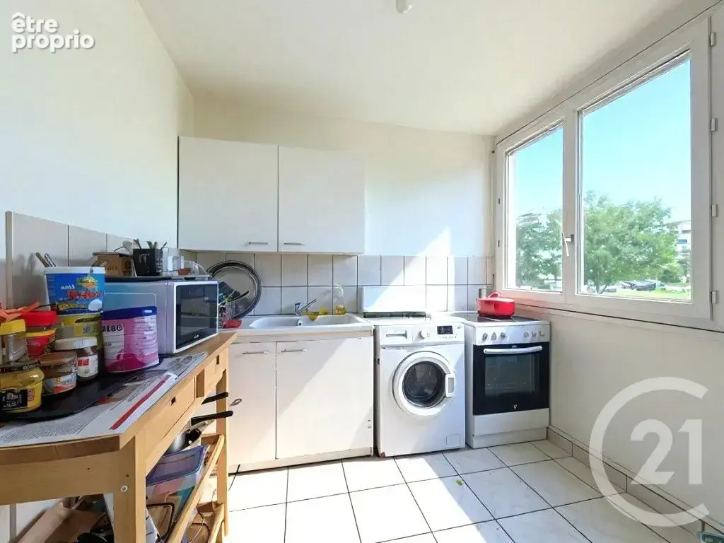 Appartement 65 m² à Venissieux  - photo 4
