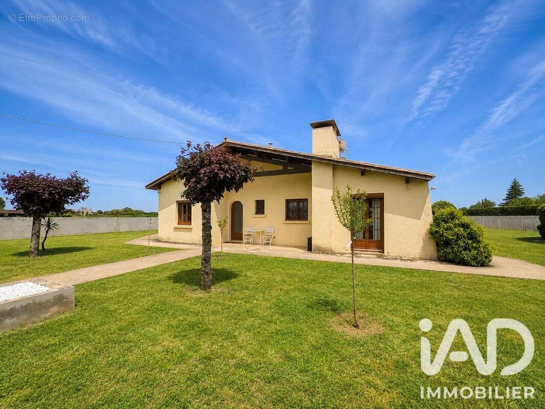 Photo 1 - Maison à PUJOLS-SUR-CIRON