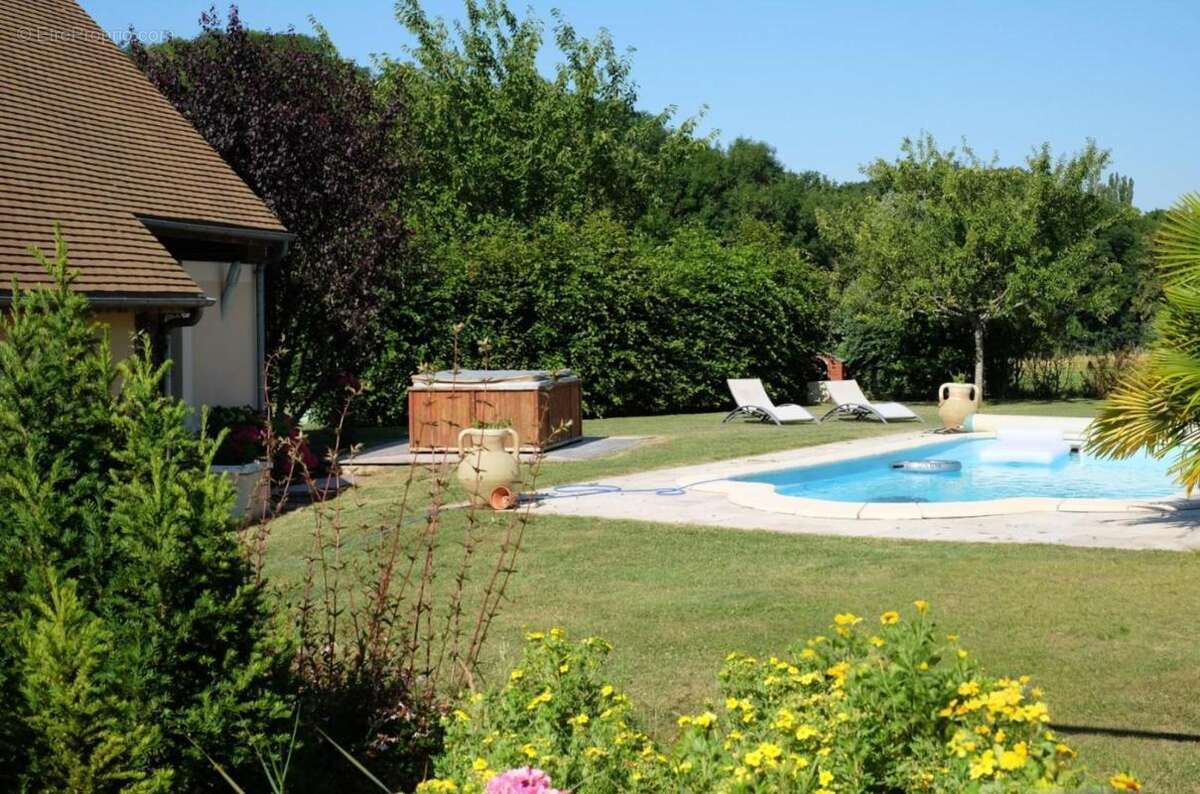 Maison à THOIRY