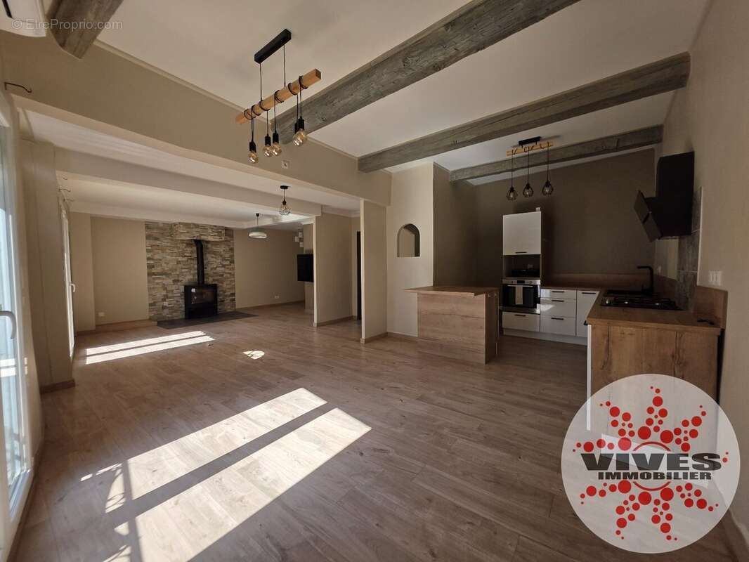 Vigneronne rénovée : 102 m² habitables, 250 m² utiles ! Garage 84 m² & Parking privatif devant la terrasse - photo 2