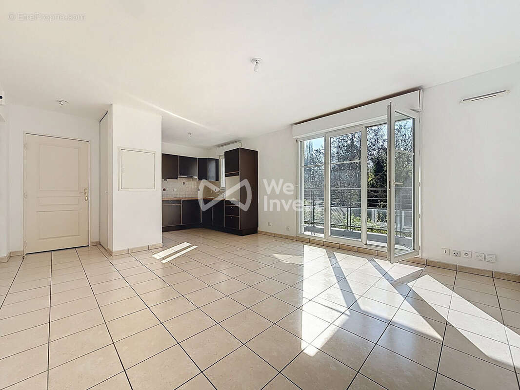 Appartement à VAUJOURS