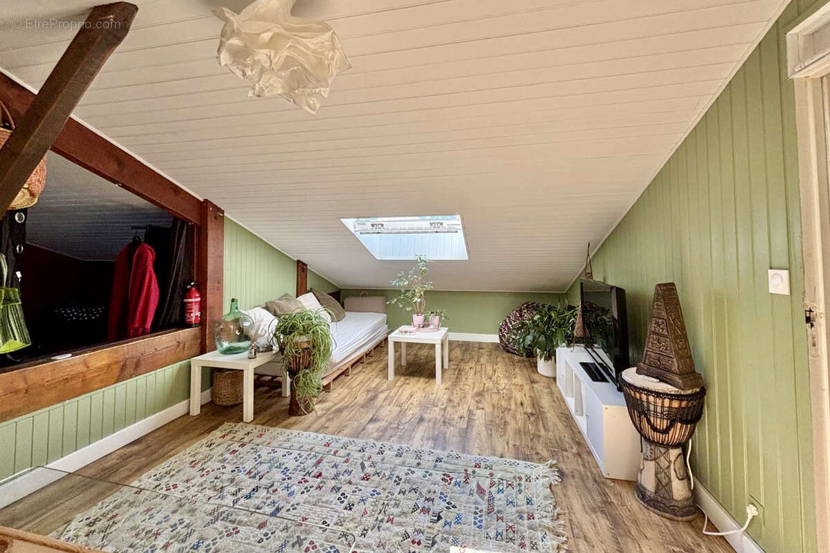 St JEAN D'ILLAC - Maison de charme 124m2 avec grand jardin arboré, piscine et garage - photo 12