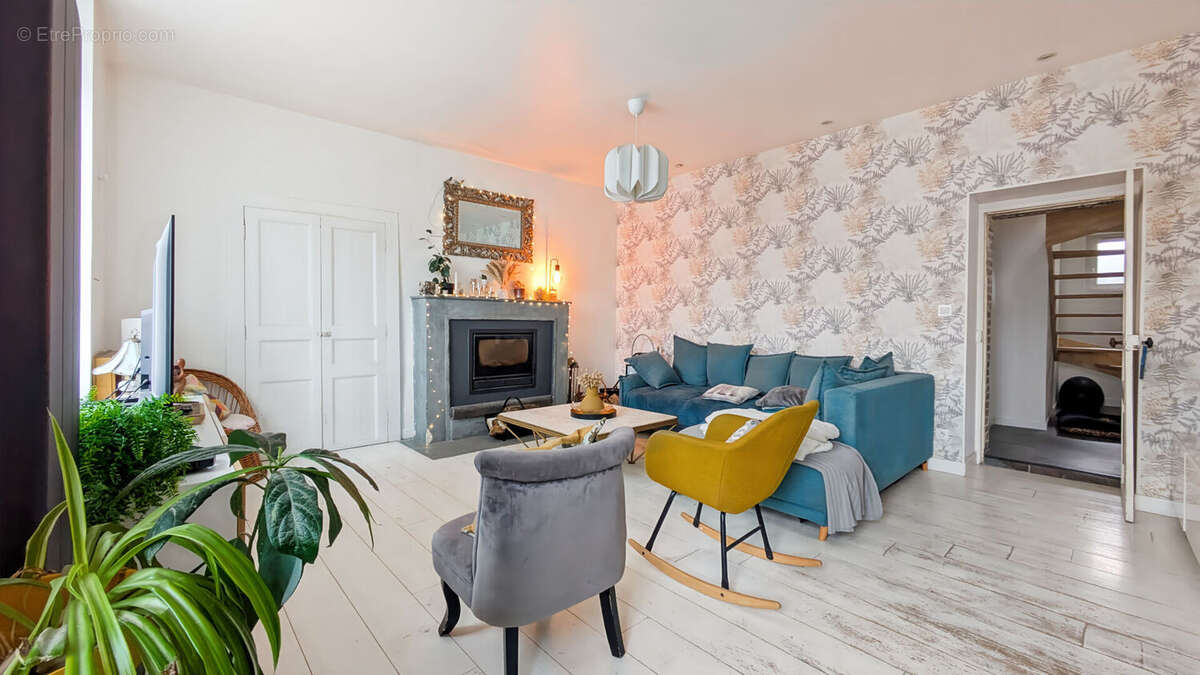 Maison à LA CHAPELLE-AUX-FILTZMEENS