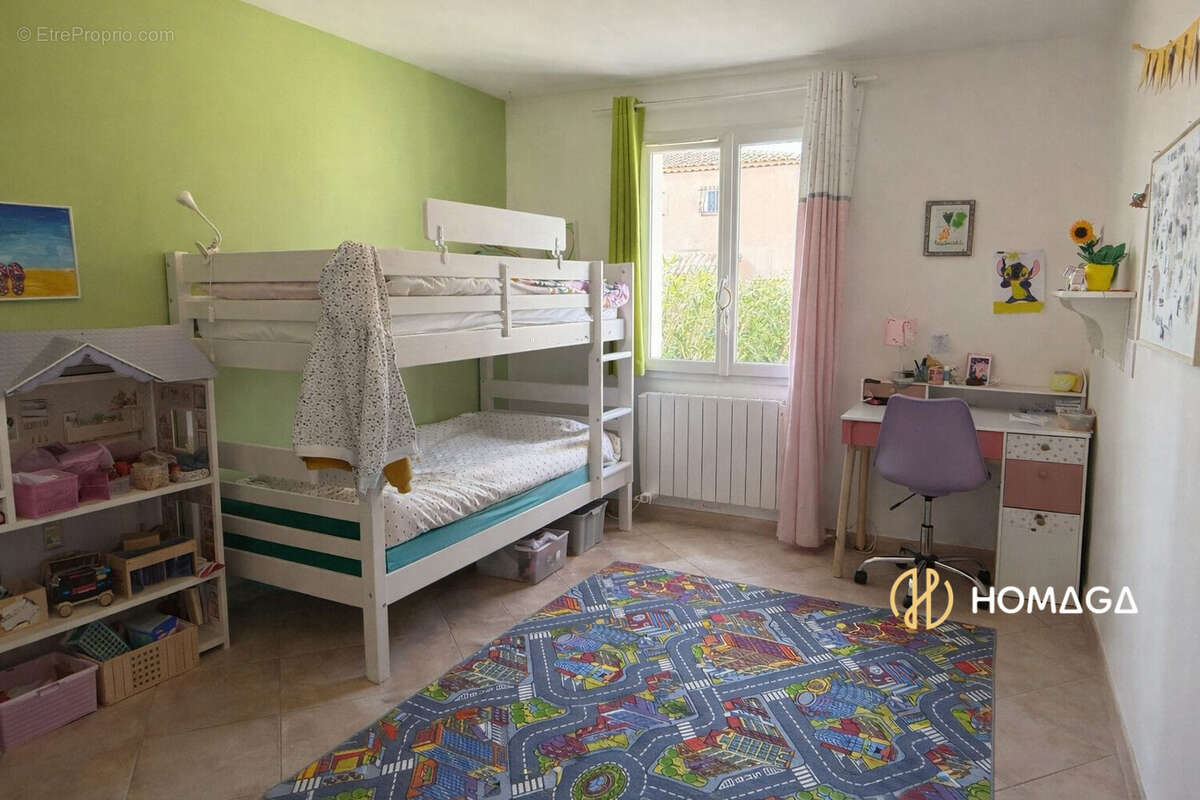 CHAMBRE 1 - Maison à VITROLLES