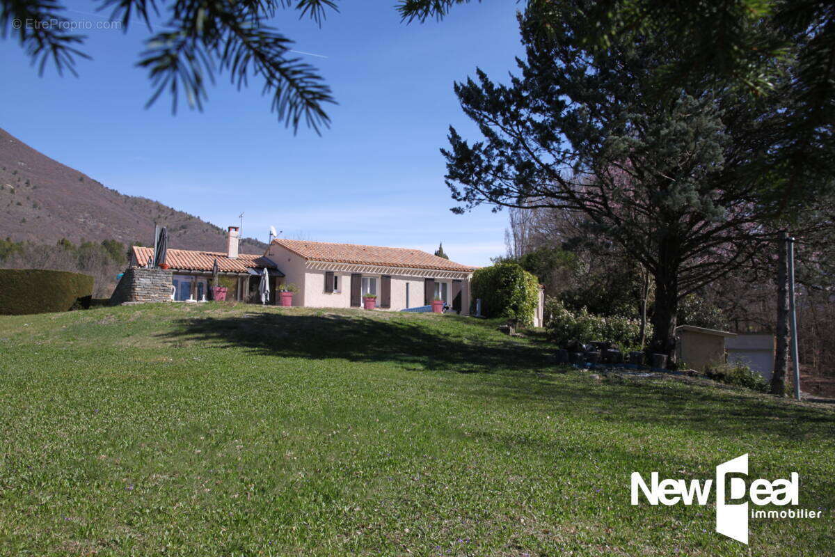 Maison à ENTREPIERRES