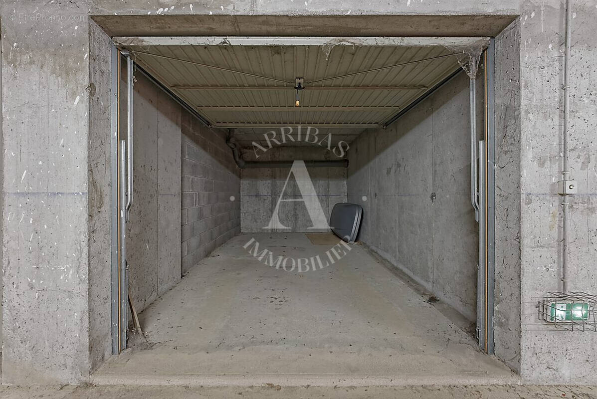 Parking à PREVESSIN-MOENS