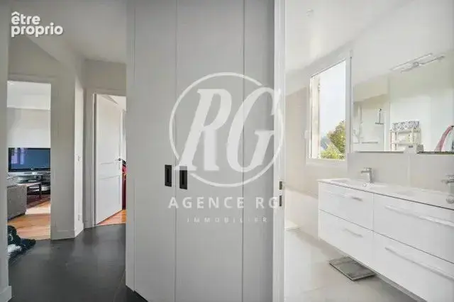 Maison 7 pièces rénovée avec piscine - photo 9
