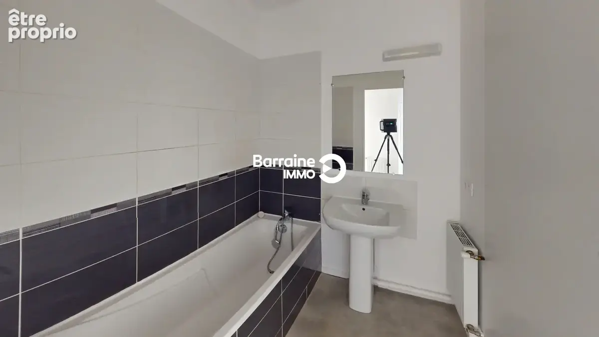 A vendre - lorient  centre ville - appartement recent de type 3 de 55m² avec balcon et garage - photo 14